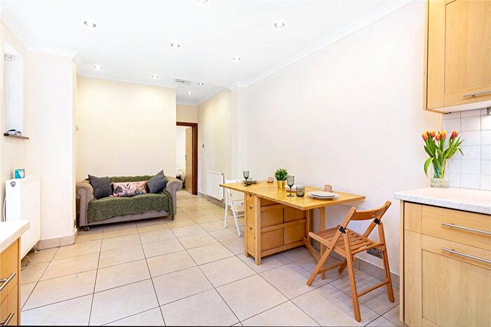 1 Bedroom Flat To Rent In Meadow Road, Vauxhall, London, SW8