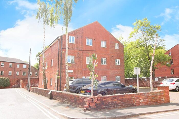 2 Bedroom Flat To Rent In Wheaton Avenue, Leeds, LS15