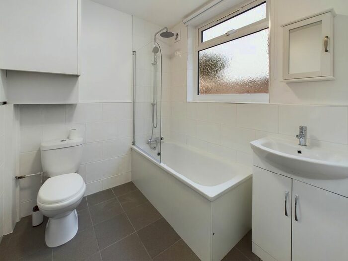 1 Bedroom Maisonette To Rent In Penton Avenue, Staines, TW18