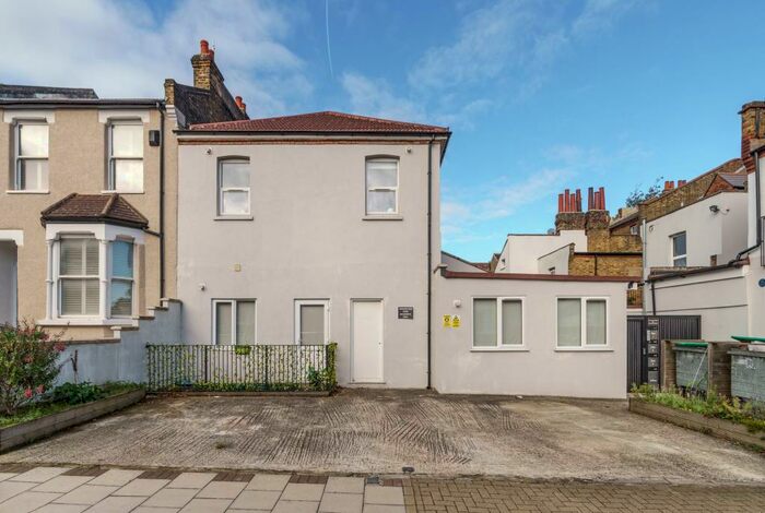 1 Bedroom Ground Flat To Rent In Mackenzie Road, Grayson House, BR3