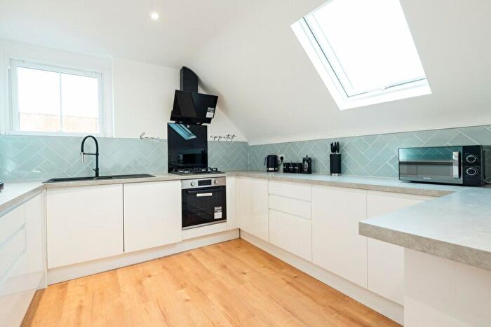 2 Bedroom Flat For Sale In Canadian Avenue, Catford, SE6