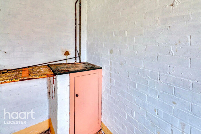 3 Bedroom Terraced House For Sale In Hollow Road, Leicester, LE7