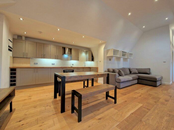 1 Bedroom Apartment To Rent In South Bar Street, Banbury, Oxon, OX16