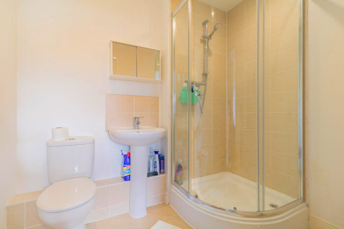 2 Bedroom Flat To Rent In Colebrook House, Ashville Way, Wokingham, RG41