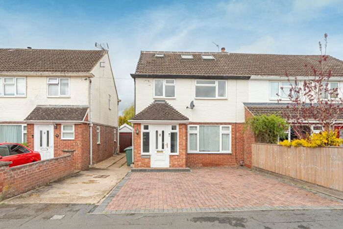 4 Bedroom Semi Detached House To Rent In Laburnum Crescent, Kidlington, Oxfordshire, OX5