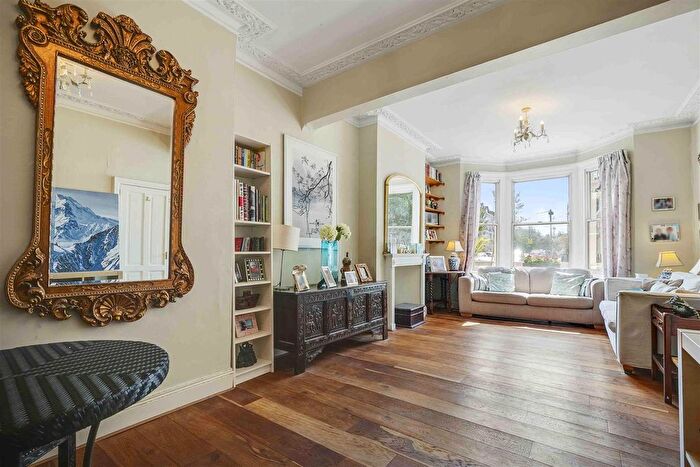 3 Bedroom Terraced House For Sale In Bishops Road, London, SW6