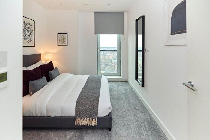 3 Bedroom Flat To Rent In Southwark Bridge Road, London, SE1