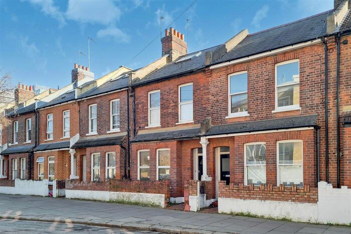 1 Bedroom Flat To Rent In Winslow Road, Hammersmith, W6