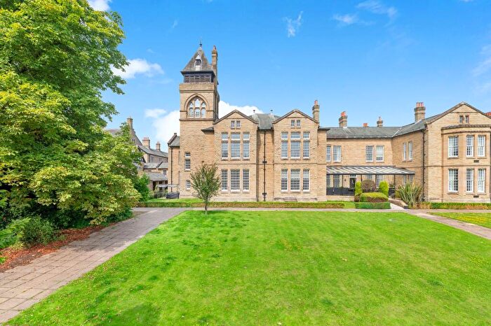 3 Bedroom Flat For Sale In Clifford Drive, Menston, LS29
