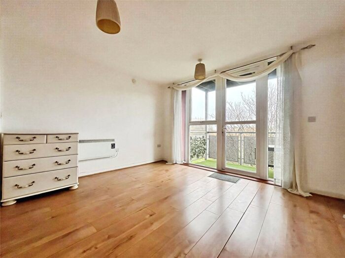 1 Bedroom Flat To Rent In Langhorn Drive, Twickenham, TW2