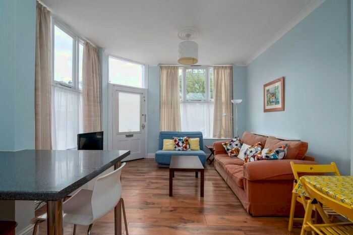 2 Bedroom Flat To Rent In Finsbury Road, London, N22