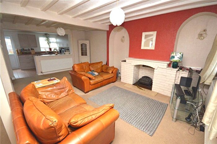 3 Bedroom End Of Terrace House For Sale In Moat Lane, Luton, Bedfordshire, LU3