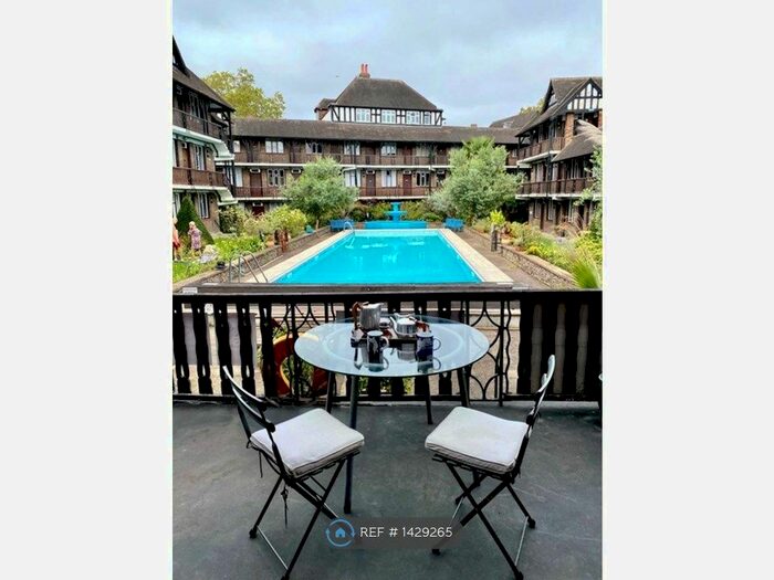 Studio To Rent In Tudor Close, London, SW2