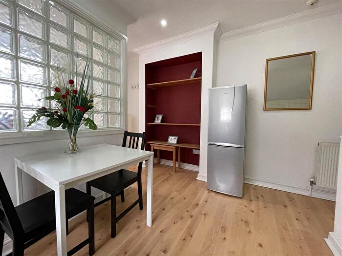 1 Bedroom Apartment To Rent In Ninian Road, Cardiff, CF23