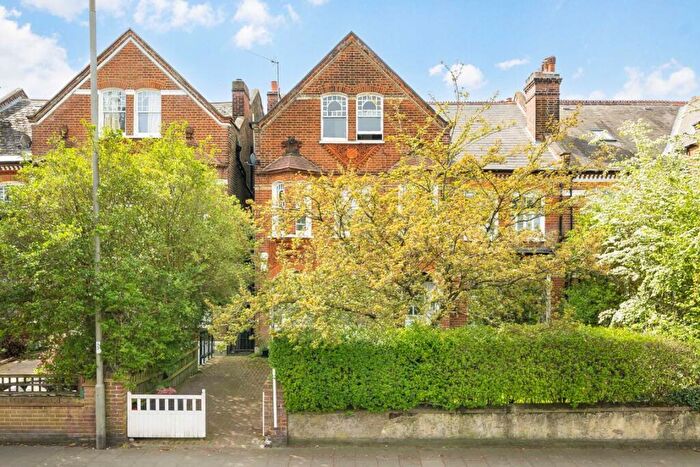 2 Bedroom Flat For Sale In Bedford Hill, Balham, SW12
