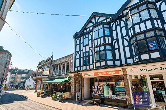 2 Bedroom Flat For Sale In Institute Road, Swanage, BH19