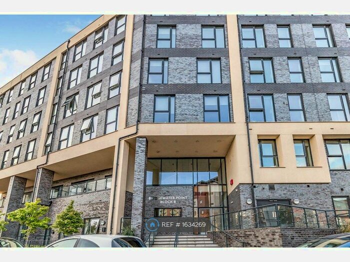 2 Bedroom Flat To Rent In Bridgewater Point, Salford, M5