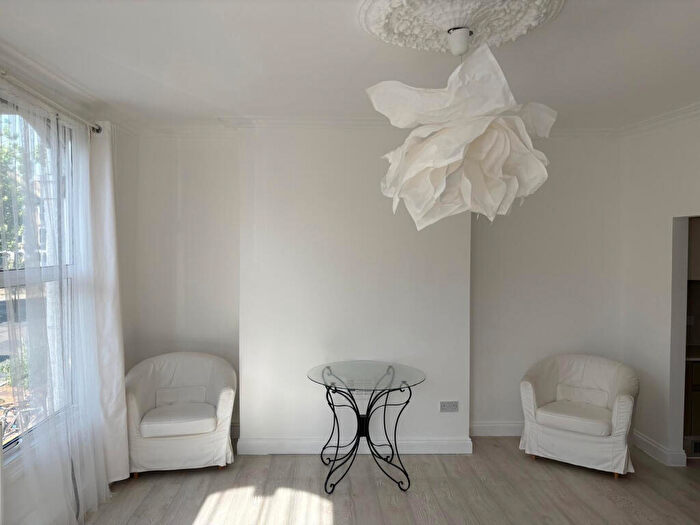 2 Bedroom Flat To Rent In Sandringham Rd, Dalston, Hackney, E8