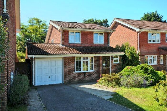 3 Bedroom Detached House To Rent In Sway, Lymington, SO41