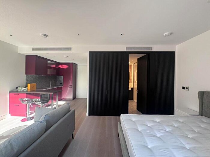 1 Bedroom Flat To Rent In Legacy Building, Viaduct Gardens, SW11