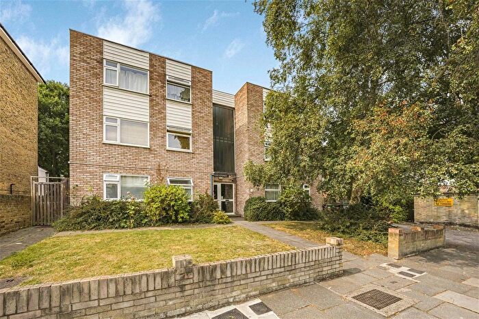 2 Bedroom Flat To Rent In Greystones, Twickenham, TW2