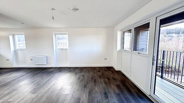 2 Bedroom Flat To Rent In Thomas Drive, DA10