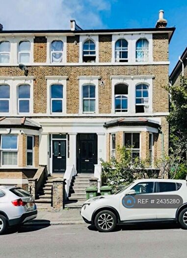 1 Bedroom Flat To Rent In Limes Grove, Lewisham, SE13