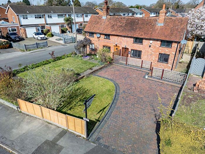 3 Bedroom Semi-Detached House For Sale In Orchard Road, Hockley Heath, B94