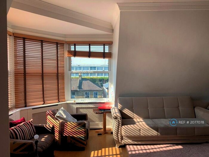 2 Bedroom Flat To Rent In Tetherdown, London, N10