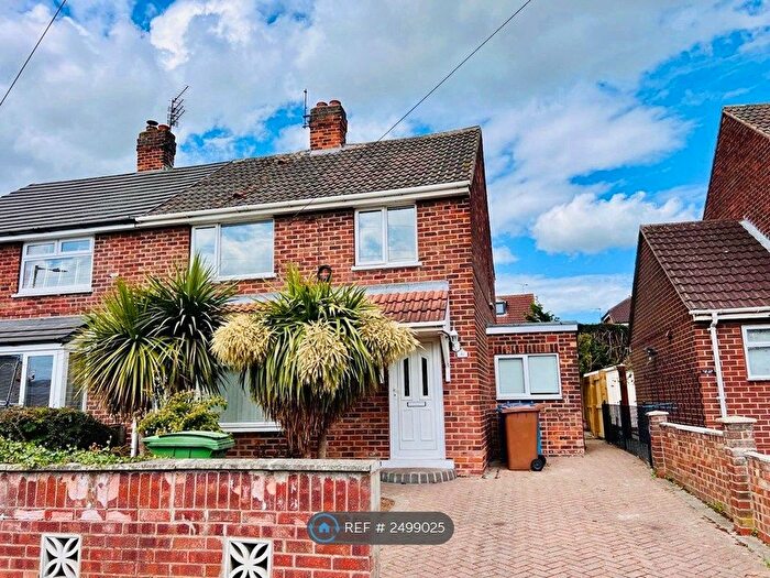 3 Bedroom Semi-Detached House To Rent In Wold View, Brough, HU15