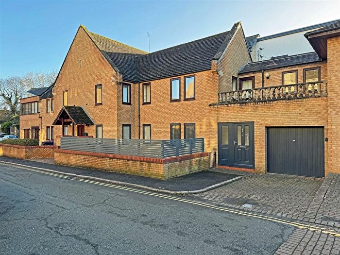 2 Bedroom Detached House To Rent In Welland Mews, Stamford, Lincolnshire, PE9