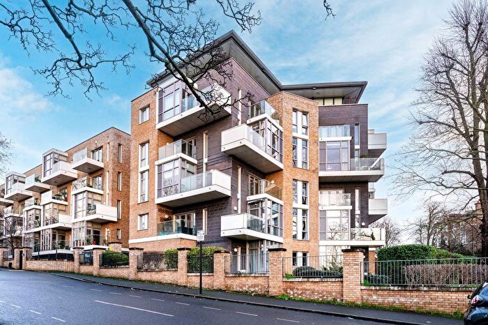 2 Bedroom Flat For Sale In Blessington Road, Blackheath, London, SE13