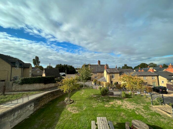 2 Bedroom Apartment To Rent In Cosgrove, MK19