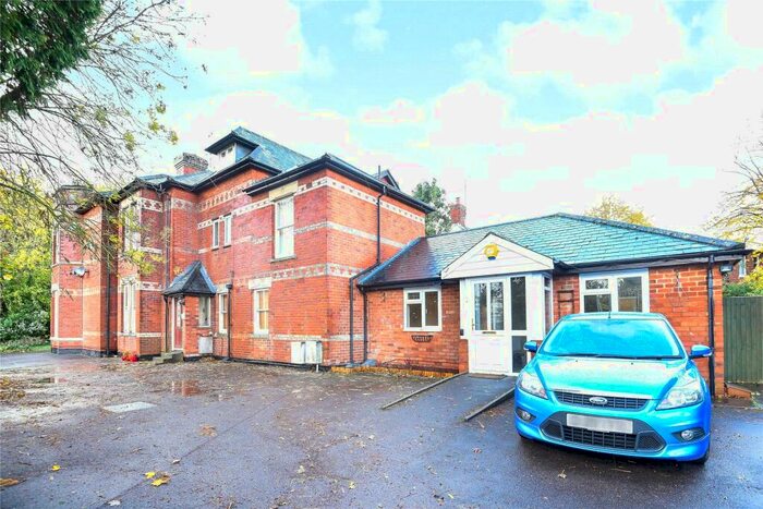 2 Bedroom Maisonette To Rent In Coley Avenue, Reading, Berkshire, RG1