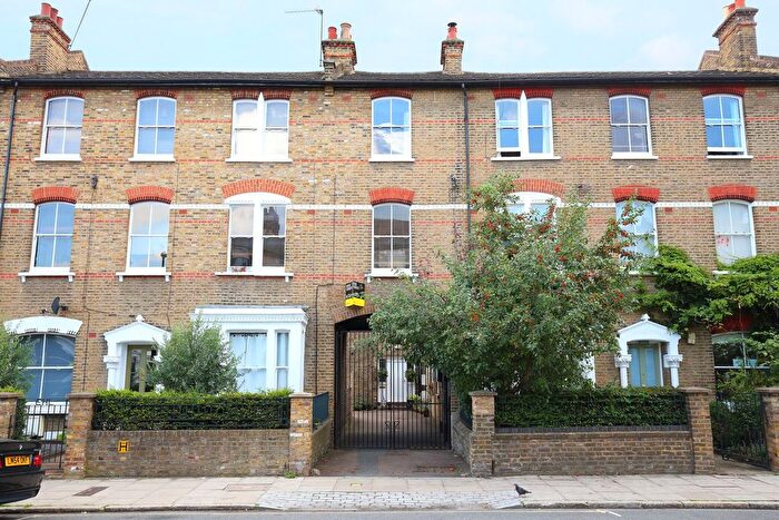 2 Bedroom Flat To Rent In St. Thomas's Road, London, N4