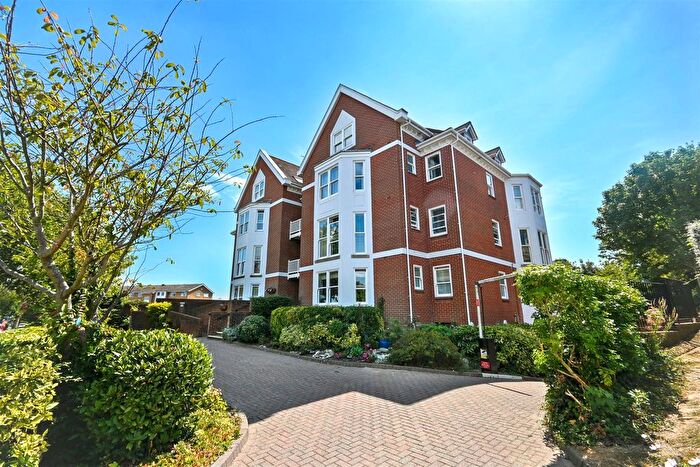 2 Bedroom Flat For Sale In St. Johns Road, Eastbourne, BN20