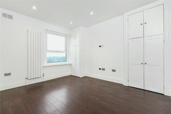 2 Bedroom Flat To Rent In Petersham Road, Richmond, Surrey, TW10