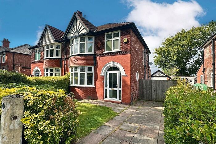 3 Bedroom Semi-Detached House For Sale In High Crest Avenue, Gatley, Stockport, SK8