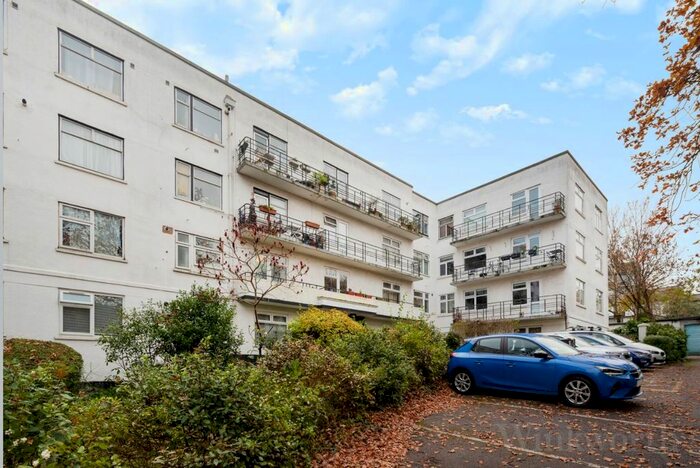 3 Bedroom Flat To Rent In Taymount Rise, London, SE23