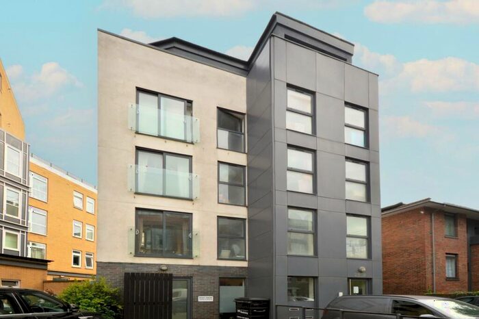 2 Bedroom Apartment To Rent In Richmond Road, London Fields, E8