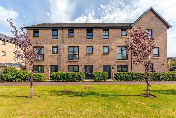 4 Bedroom Town House For Sale In Mauseley Park, Edinburgh, EH4
