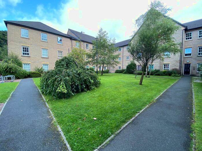 2 Bedroom Flat To Rent In Gale Close, Littleborough, OL15