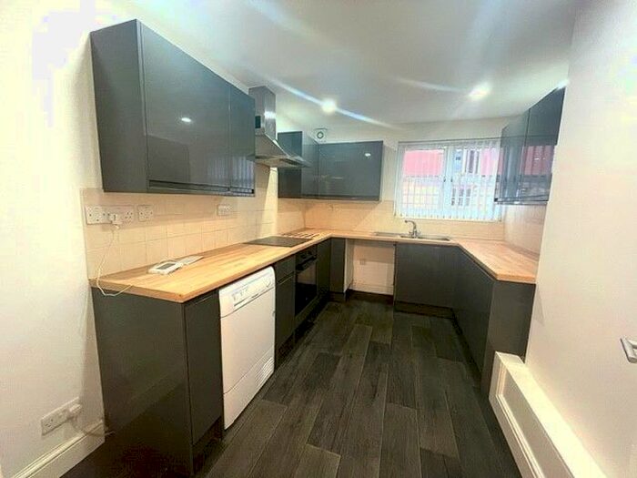 2 Bedroom Flat To Rent In Waterside, St. Thomas, Exeter, EX2