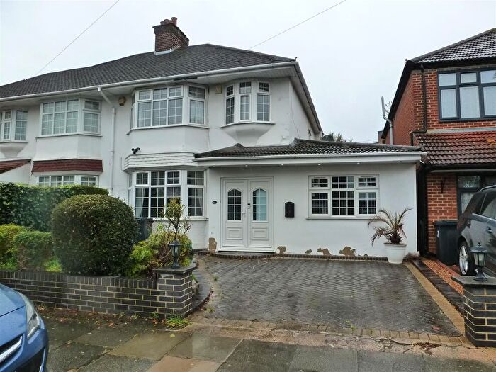 4 Bedroom Semi-Detached House To Rent In Shaftesbury Avenue, Southall, UB2