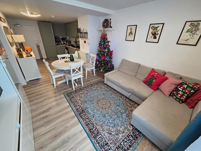 2 Bedroom Apartment To Rent In Kimpton Road, Luton, LU2