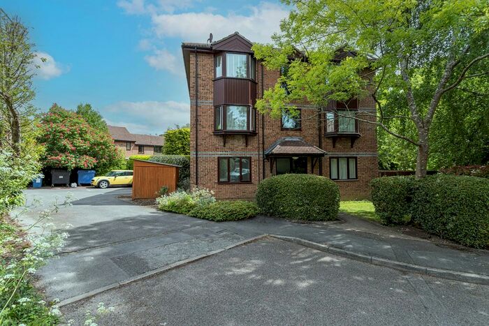 1 Bedroom Flat To Rent In Swaledale Gardens, Fleet, GU51