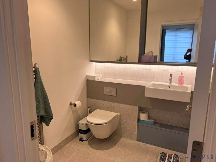 2 Bedroom Flat To Rent In London, NW2