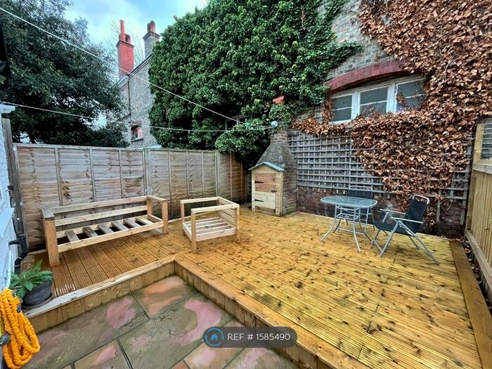 2 Bedroom Flat To Rent In Amesbury Avenue, London, SW2