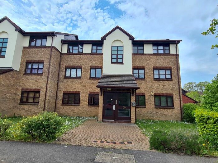 2 Bedroom Flat To Rent In Foxglove Way, Wallington, SM6