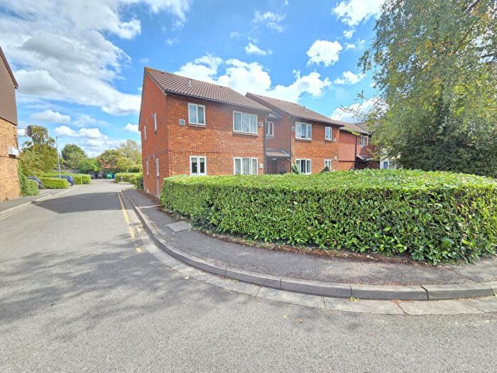 1 Bedroom Studio For Sale In Brendon Close, Harlington, Hayes, UB3